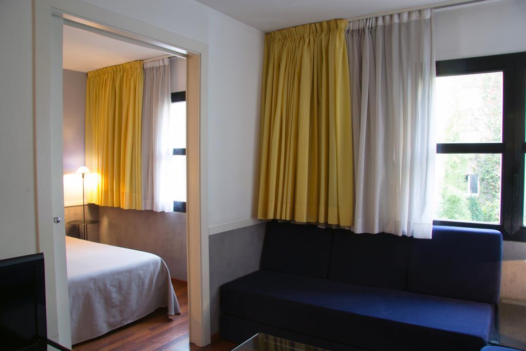 Apartamentos Descartes Barcelona Eksteriør billede