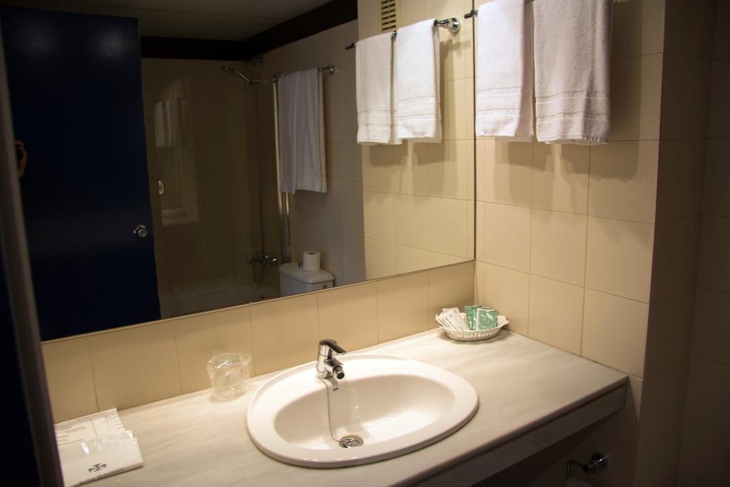 Apartamentos Descartes Barcelona Eksteriør billede