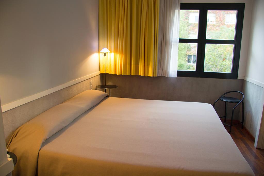 Apartamentos Descartes Barcelona Eksteriør billede