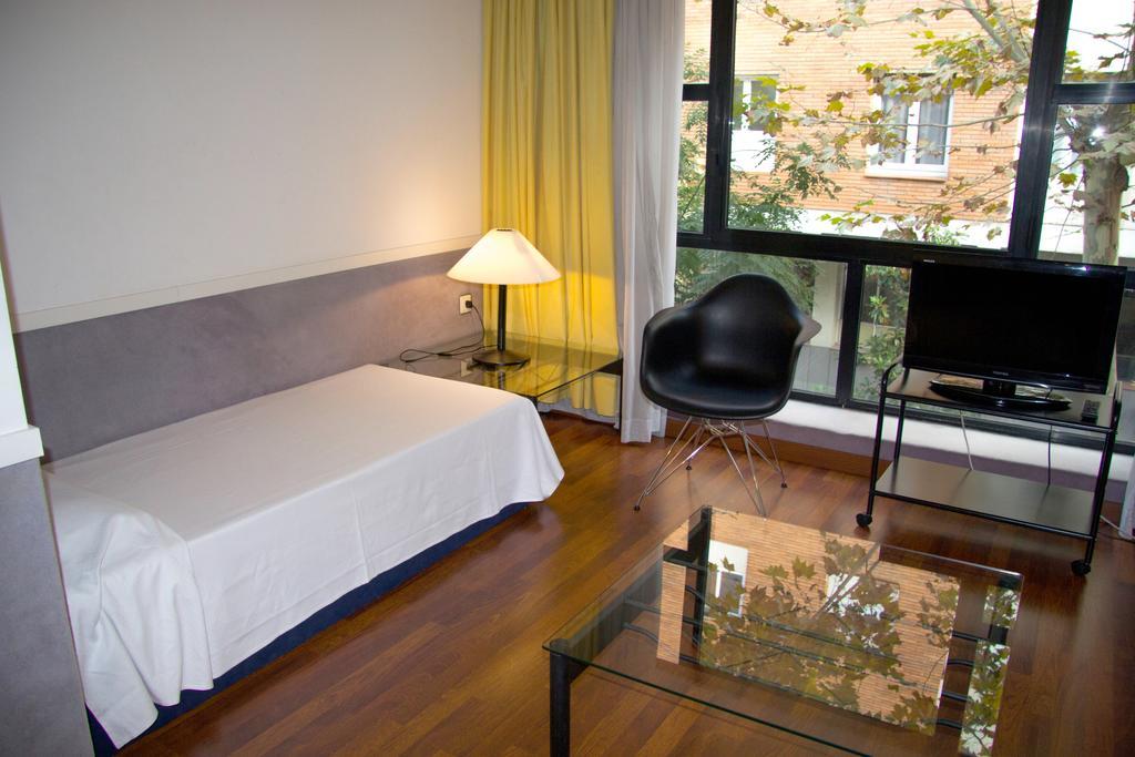 Apartamentos Descartes Barcelona Eksteriør billede