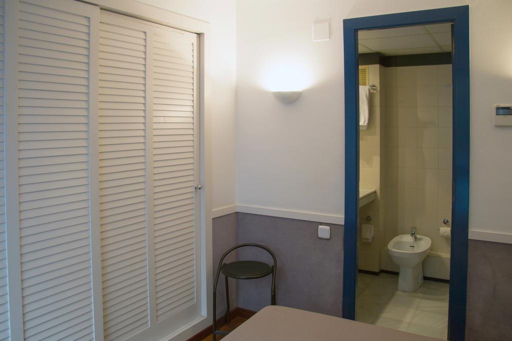 Apartamentos Descartes Barcelona Eksteriør billede