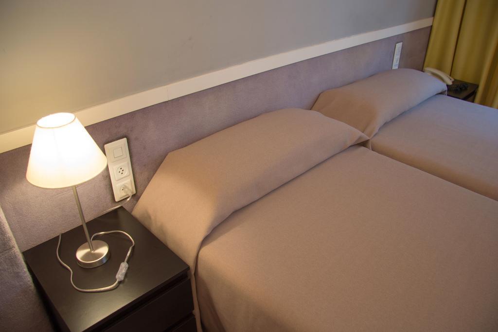 Apartamentos Descartes Barcelona Eksteriør billede
