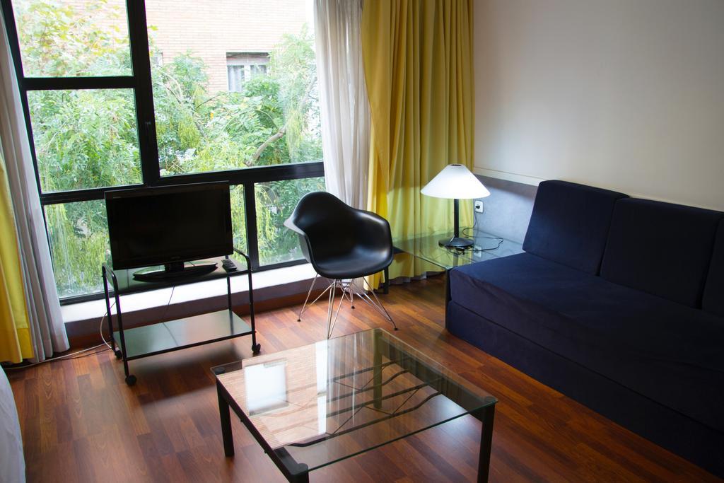 Apartamentos Descartes Barcelona Eksteriør billede
