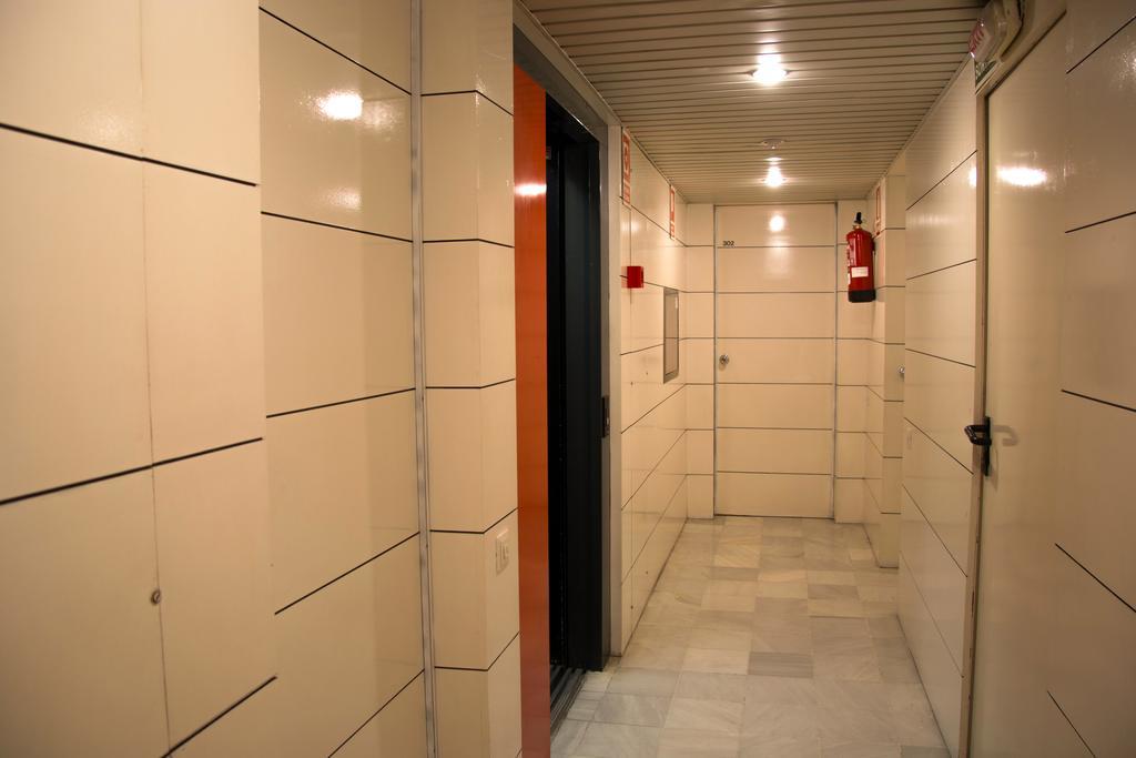 Apartamentos Descartes Barcelona Eksteriør billede