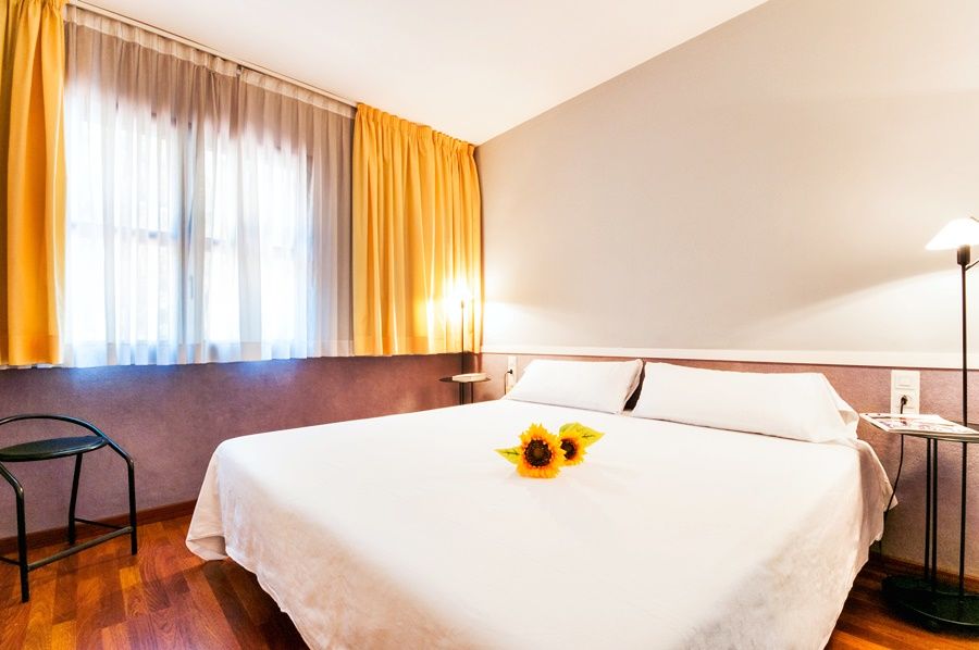 Apartamentos Descartes Barcelona Eksteriør billede