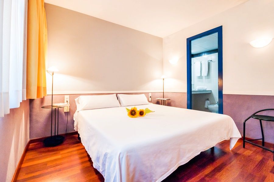 Apartamentos Descartes Barcelona Eksteriør billede