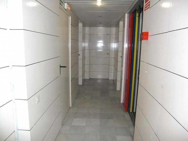 Apartamentos Descartes Barcelona Eksteriør billede