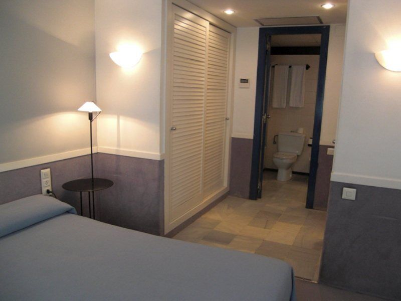 Apartamentos Descartes Barcelona Eksteriør billede