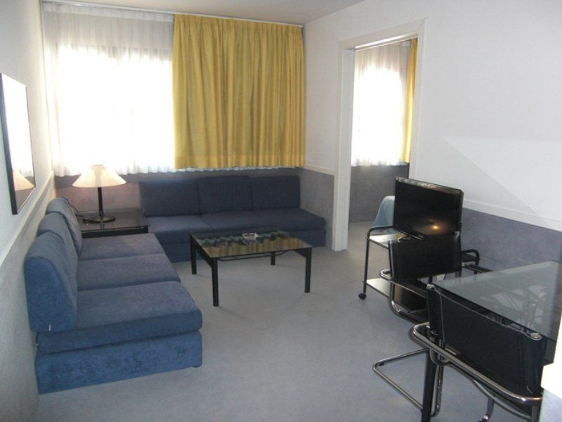 Apartamentos Descartes Barcelona Eksteriør billede